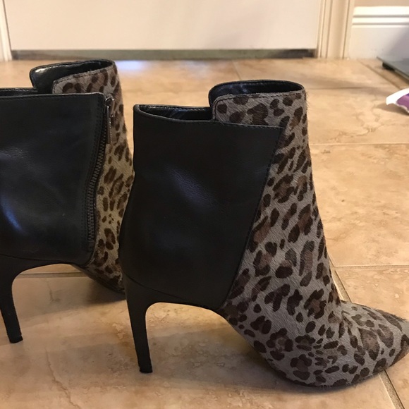 Vince Camuto animal print and leather ankle boot - Picture 2 of 6